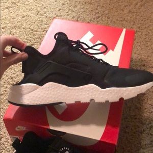 Womens Nike Air Huarache Run Ultra. Size 11.